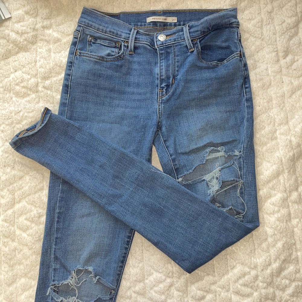 levi super skinny jeans with rips